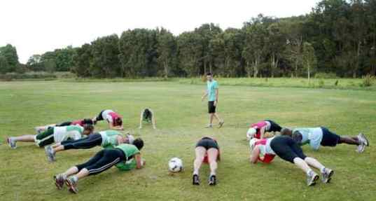 group-fitness-plank
